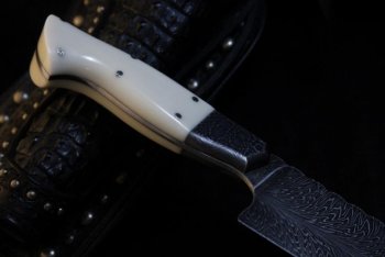 210 Gyuto Feather damascus corian 038 (800x533).jpg