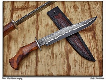 Peter Martin - Damascus Bowie Caman Alligator Skin Sheath1200.jpg