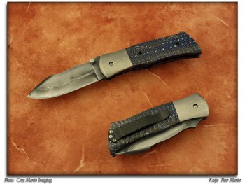 Martin, Peter - San Mai Damascus & Blue Lightening Carbon Fiber Folder (1100).jpg