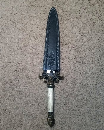 arawn w sheath2.jpg