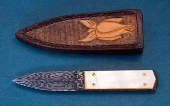 gold-lip-dagger.jpg